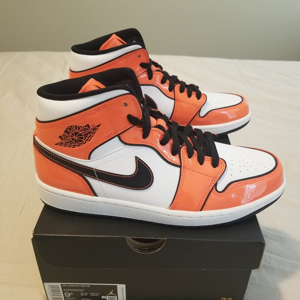 Men's Air Jordan 1's Mid SE "NEW" W/BOX - Picture 4 of 9